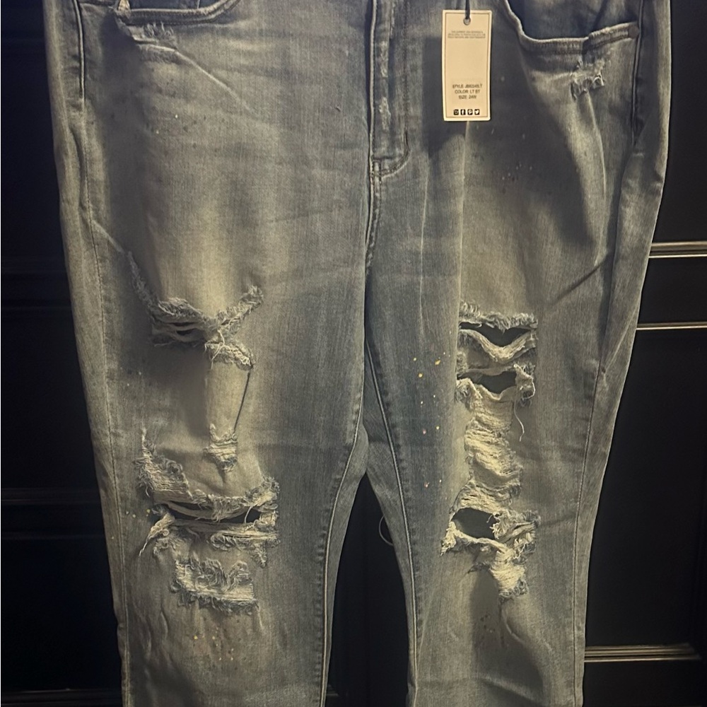 24W Judy Blue Medium Wash Distressed Boyfriend Jeans